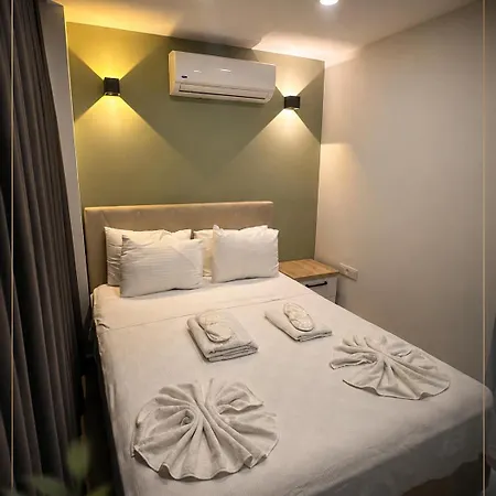 The Brothers Hotel 2*